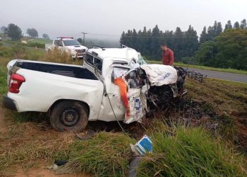 Cinco pessoas morrem em colisão frontal na PR-090