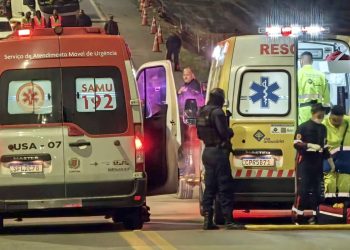 Uma pessoa morre e sete ficam feridas em colisão frontal na PR-423, em Araucária