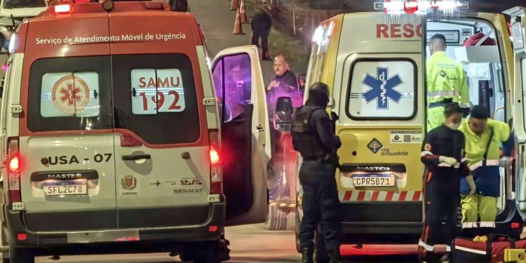 Uma pessoa morre e sete ficam feridas em colisão frontal na PR-423, em Araucária