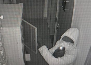 Bandidos são flagrados tentando arrombar cofre de banco em Curitiba