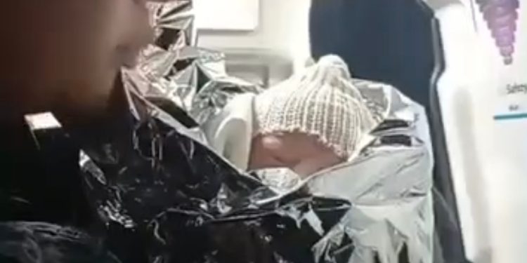 Recém-nascida é encontrada dentro de sacola no quintal de casa em Piraquara