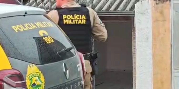 Mulher grávida é morta com golpes de facão na frente dos filhos em Fazenda Rio Grande