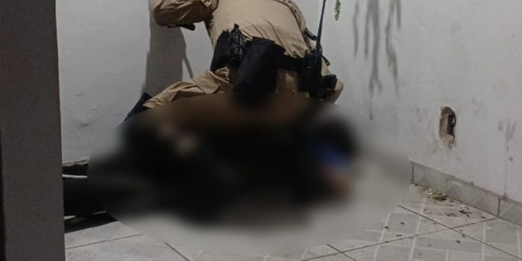 Homem é preso pelo Pelotão Motos após tentar estuprar e agredir a própria mãe no Barreirinha