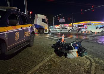 Jovem de 18 anos fica gravemente ferida após colisão entre autopropelido e caminhonete na BR-376