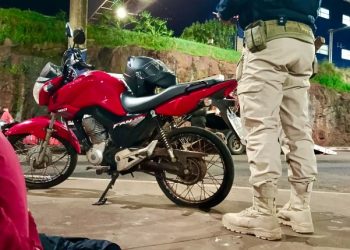PRF recupera motocicleta roubada e prende homem na Ponte da Amizade