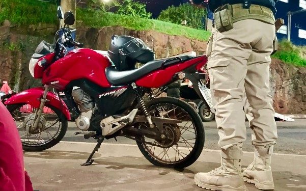 PRF recupera motocicleta roubada e prende homem na Ponte da Amizade