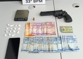 Dupla é presa com cocaína, balança e simulacro no centro de Curitiba