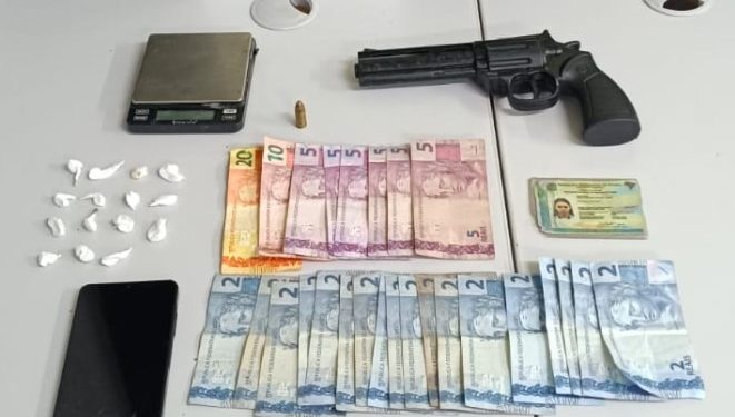 Dupla é presa com cocaína, balança e simulacro no centro de Curitiba
