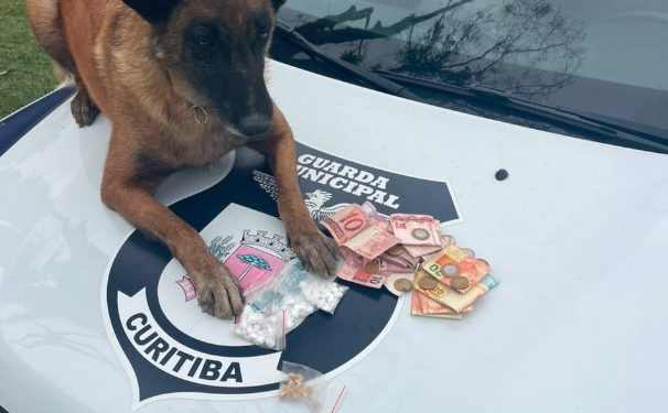 Após ser preso traficando, indivíduo pede para usar droga pela última vez pois sabe que irá morrer