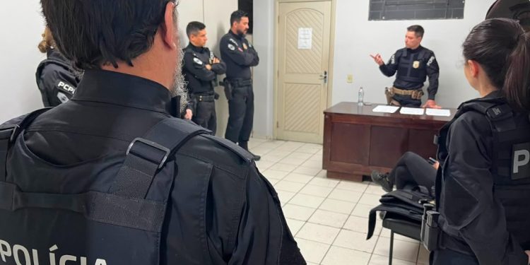 Polícia Civil cumpre 24 mandados contra grupo suspeito de desviar mais de R$ 7 milhões de empresa de Curitiba