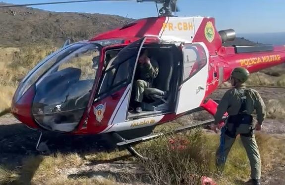 Resgate aeromédico é realizado em área de montanha no Morro Araçatuba