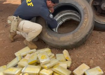 PRF apreende 95 quilos de cocaína escondidos em estepes de carreta na BR-277