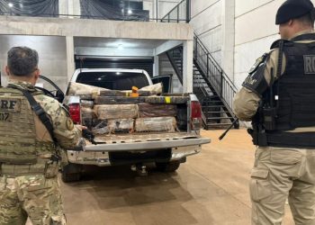 PRF e ROCAM apreendem mais de 4 toneladas de maconha em barracão