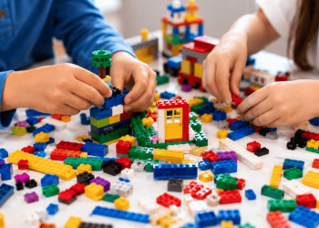 Shopping Curitiba realiza oficinas infantis de LEGO, vela aromática e histórias