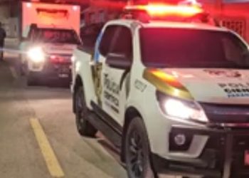 Homem em surto morre após avançar contra policiais com machado no Pilarzinho