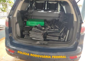 PRF apreende mais de 160 quilos de maconha e prende casal na BR-376