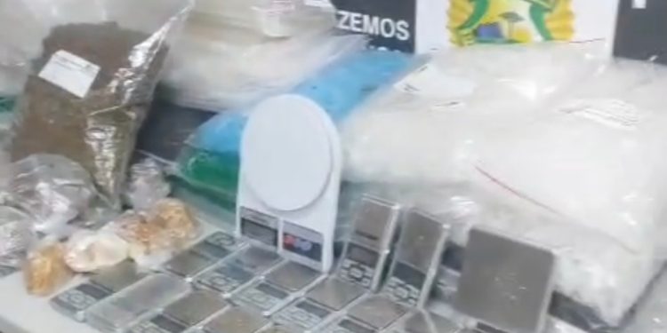 PM encontra depósito usado para armazenar e fracionar drogas no Bairro Alto
