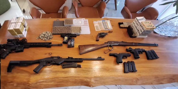 Polícia Civil prende homem e apreende arsenal com mais de 2,3 mil munições