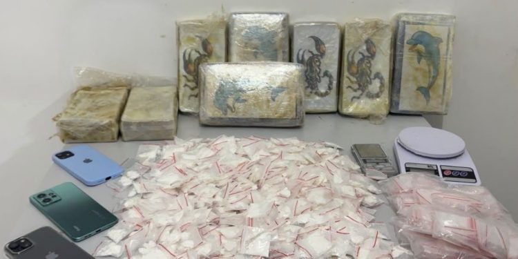 ROCAM prende dois homens e apreende quase 10 kg de drogas em São José dos Pinhais