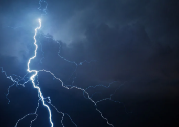 Ciclone e frente fria deixam Centro-Sul em alerta para tempestade