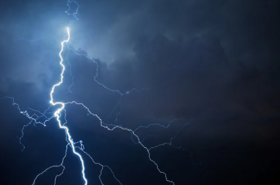 Ciclone e frente fria deixam Centro-Sul em alerta para tempestade