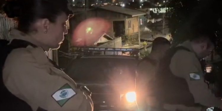 Polícia Militar prende 242 pessoas e apreende adolescente durante Operação Sentença