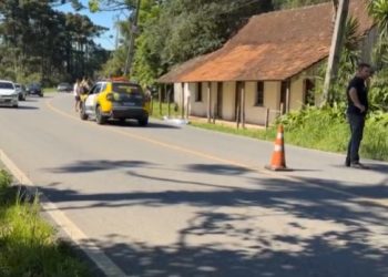 Peça se solta de caminhão, atinge pedestre e homem morre em São José dos Pinhais