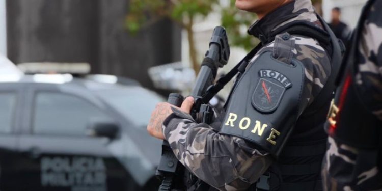 RONE resgata mulher mantida em cárcere privado e prende dois suspeitos na CIC