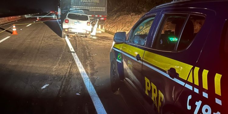 Mulher morre e homem fica gravemente ferido em colisão traseira na BR-369