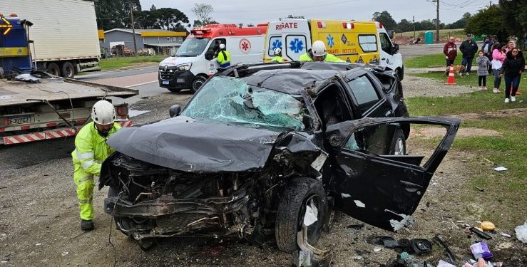 Colisão entre dois carros deixa nove pessoas feridas na Rodovia do Xisto
