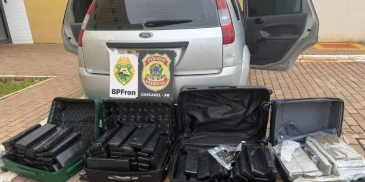 BPFRON e Polícia Federal apreendem mais de 112 quilos de maconha na BR-277