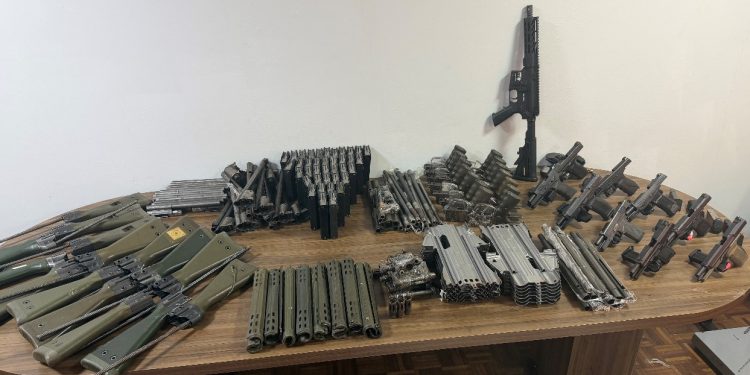 Polícia Civil desarticula organização criminosa familiar suspeita de enviar drogas e armas ao Rio de Janeiro