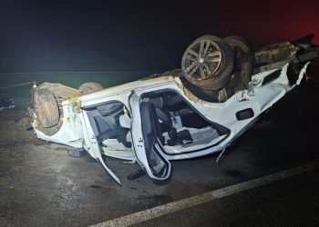 Homem morre após carro sair da pista e capotar na BR-376