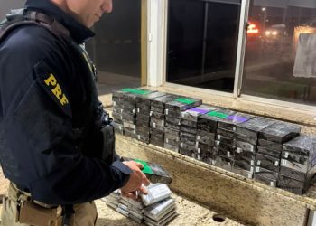 PRF apreende 143 celulares escondidos em veículo na BR-277