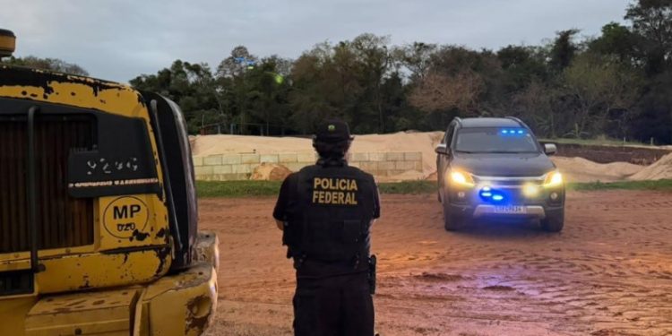 PF deflagra Operação Areento de Ouro contra extração ilegal de areia no Rio Paraná