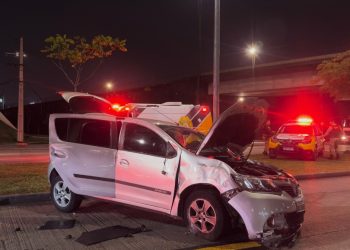 Indivíduo que transportava drogas tenta fugir da CORP e capota carro na Linha Verde