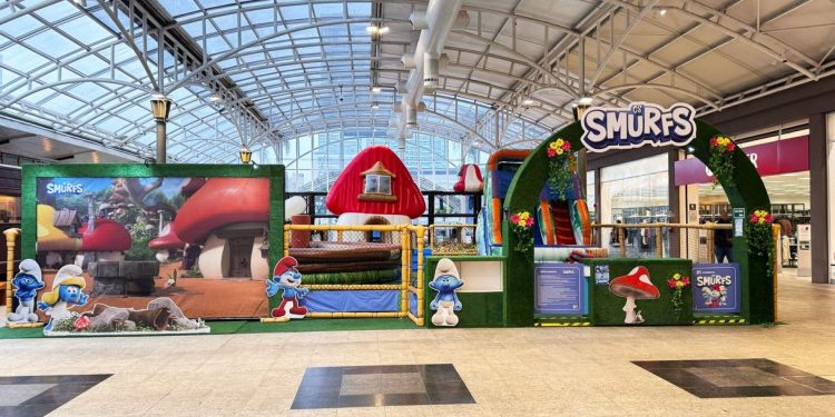 Parque temático dos Smurfs chega ao Shopping Estação com atrações interativas para as crianças