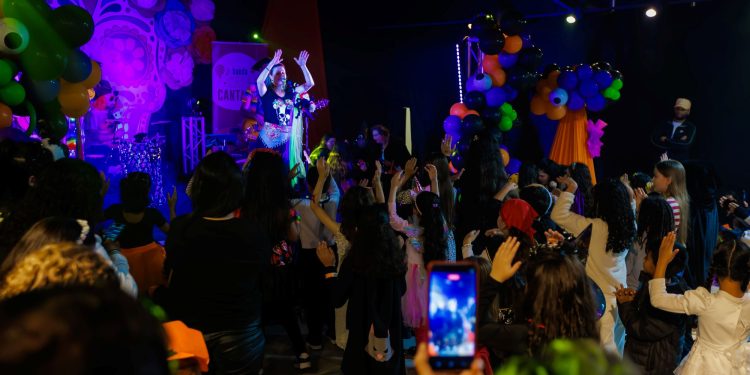 Shopping Estação promove tradicional Halloween gratuito com caça aos doces, brincadeiras e show da banda Rock Kids