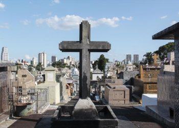 Dia de Finados: Saiba os horários e regras para limpeza e reparos de túmulos nos cemitérios municipais