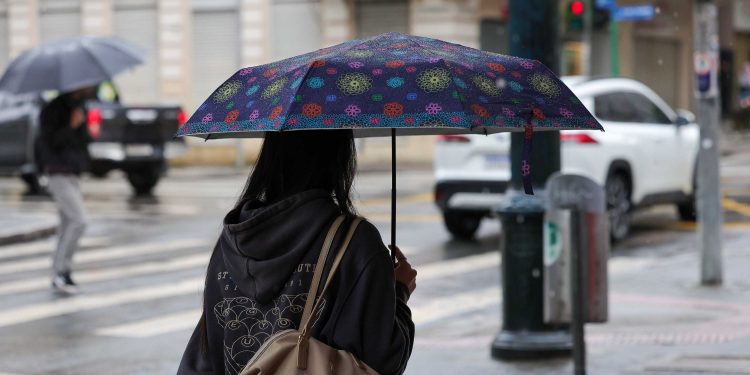 Massa de ar polar perde força e chuvas voltam ao Paraná quarta-feira, prevê o Simepar