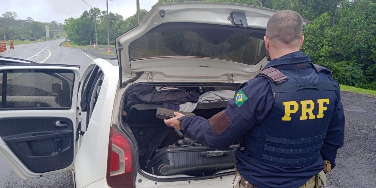 PRF apreende mais de 170 kg de maconha durante abordagem na BR-373