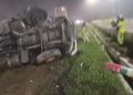 Colisão entre três carretas bloqueia BR-376 por quase quatro horas na Serra do Mar