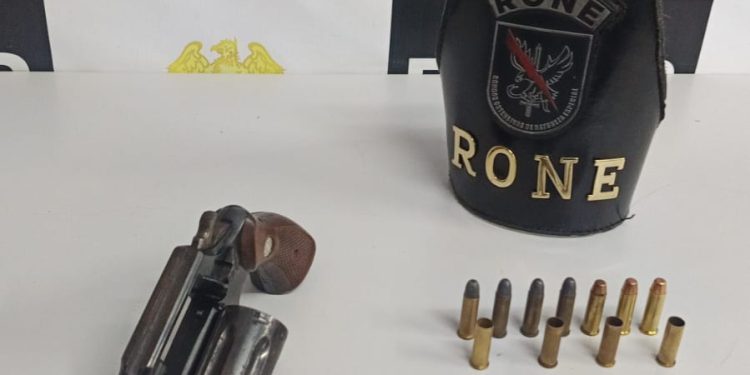 RONE prende suspeito e apreende arma após denúncia de disparos no Santa Cândida