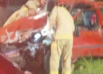 Colisão frontal entre dois carros deixa oito pessoas feridas na CIC