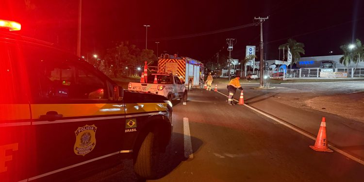 Colisão traseira entre moto e caminhão deixa dois mortos na BR-369