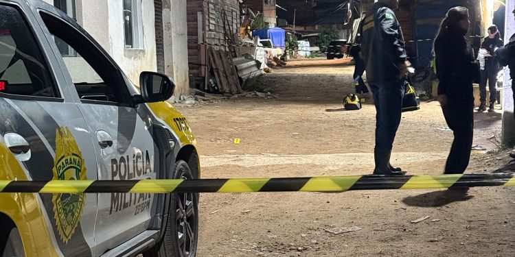 Homem morre e outras duas pessoas ficam gravemente feridas em ataque a tiros na CIC