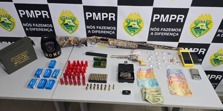 RONE prende trio suspeito de roubo de armas e R$ 25 mil no litoral do Paraná