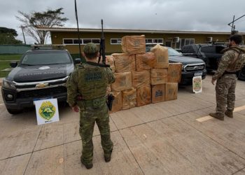 BPFRON e Polícia Federal apreendem 800 pacotes de cigarros contrabandeados