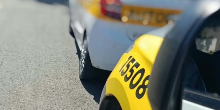 Ação do Detran e BPTran flagra instrutora de autoescola com CNH cassada em Curitiba