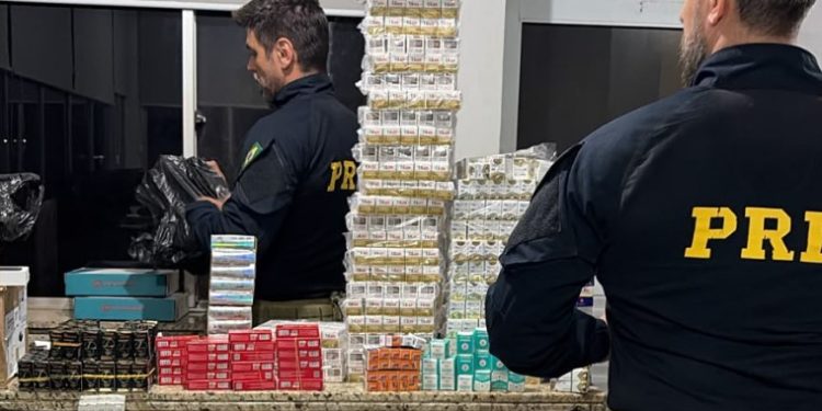 PRF apreende 4 mil caixas de medicamentos e anabolizantes na BR-277